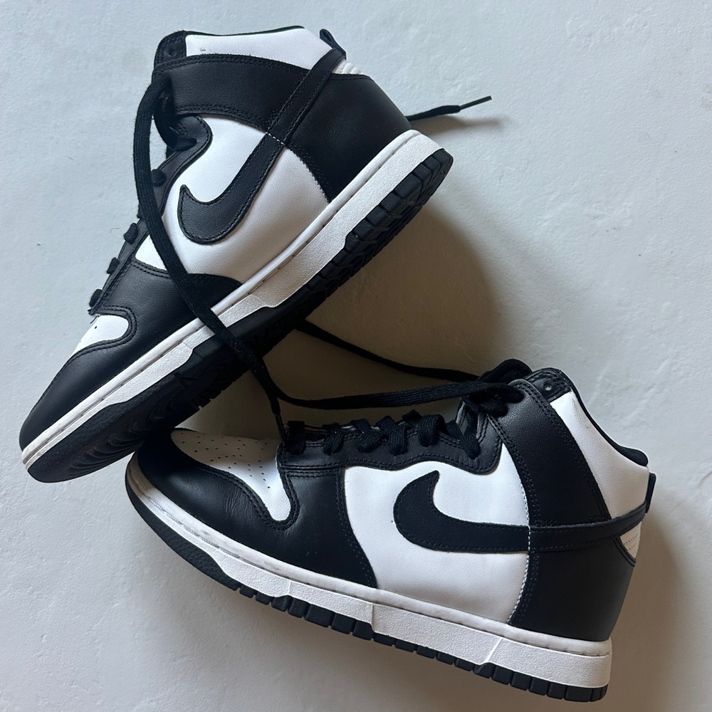 NEW Nike Hi Dunk - black/white